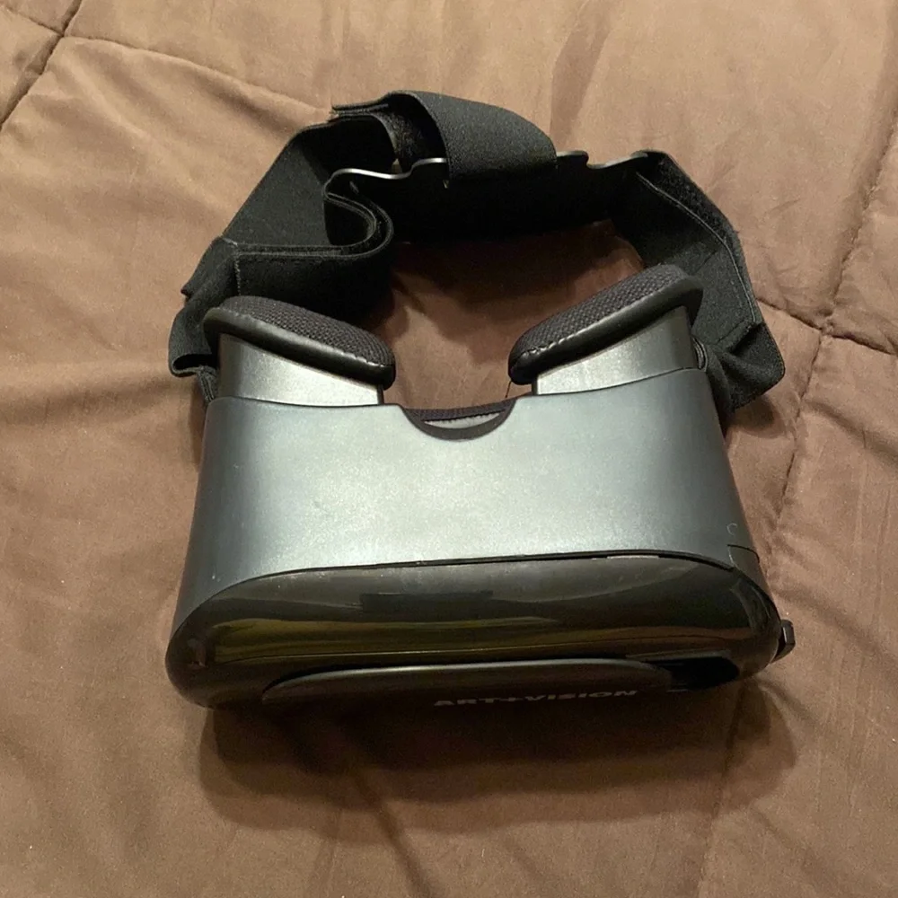 Art + Vision Virtual Reality Headset for 3.5 - 6 smartphones